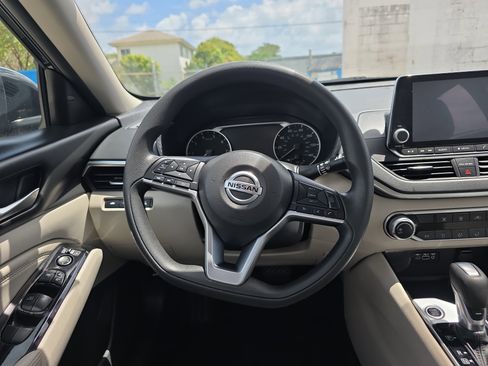 Used 2021 Nissan Altima 2.5 SV image 17