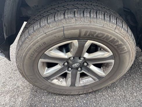 Used 2016 Toyota Tacoma Limited w/ Towing Package AWD/4WD image 5