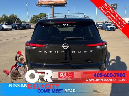 New 2025 Nissan Pathfinder SL image 4