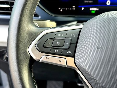 Used 2022 Volkswagen Taos SE image 16