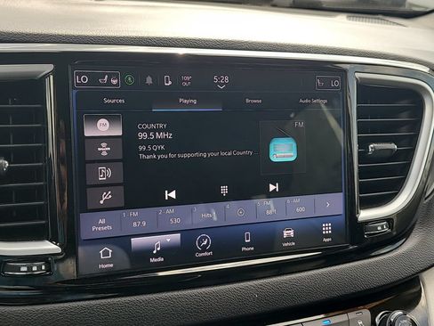 Used 2024 Chrysler Pacifica Touring-L FWD image 25