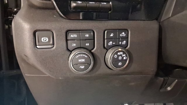 Used 2024 Chevrolet Silverado 2500 ZR2 w/ Technology Package AWD/4WD image 35