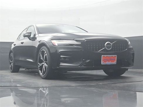 Used 2024 Volvo S60 B5 Plus image 28