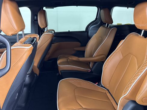 New 2026 Chrysler Pacifica Pinnacle FWD image 14