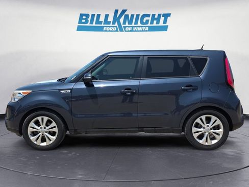 Used 2016 Kia Soul ! w/ Premium Package FWD image 2