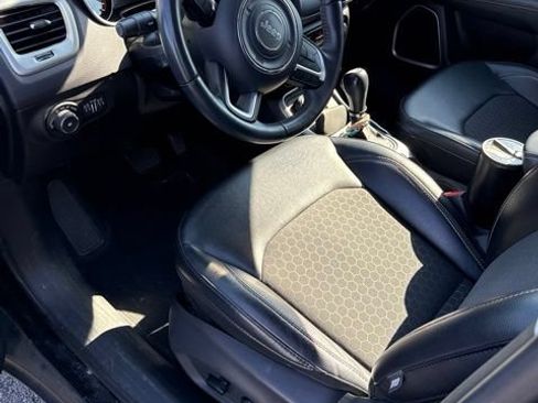 Used 2019 Jeep Compass Latitude w/ Popular Equipment Group AWD/4WD image 4