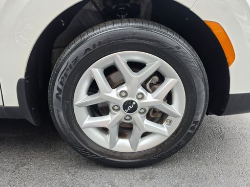 Used 2023 Kia Soul LX w/ LX Technology Package FWD image 14