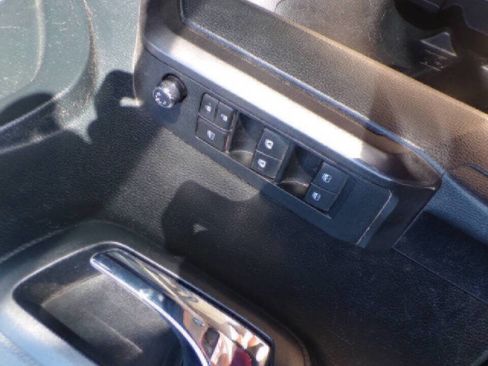 Used 2017 Toyota Tacoma TRD Off-Road w/ Premium & Technology Package image 10