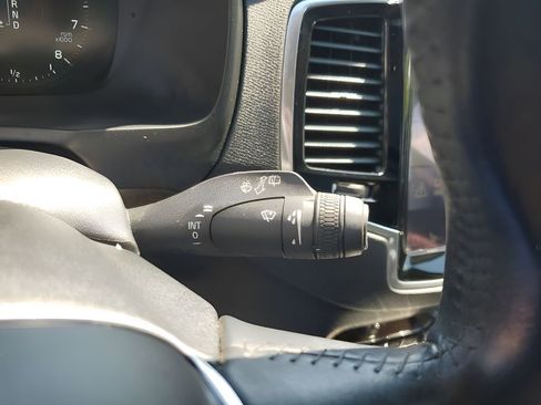 Used 2017 Volvo XC90 T5 Momentum w/ Vision Package image 33