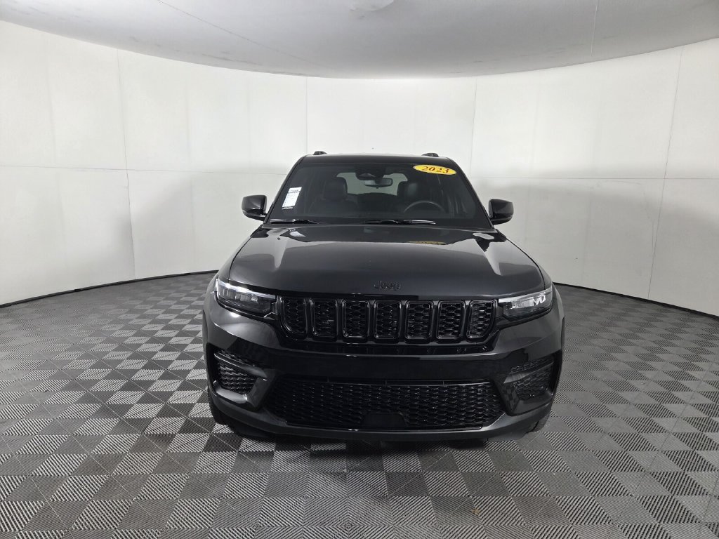 Used 2023 Jeep Grand Cherokee Altitude AWD/4WD image 24