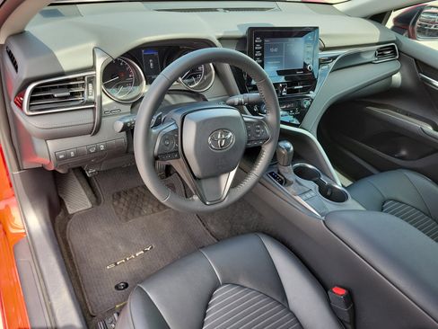 Used 2022 Toyota Camry SE w/ Convenience Package FWD image 8