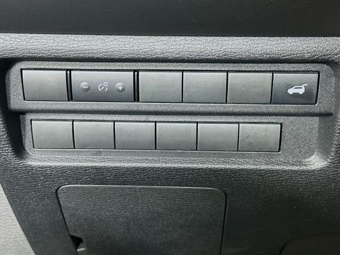 Used 2025 Mitsubishi Outlander SE AWD/4WD image 17