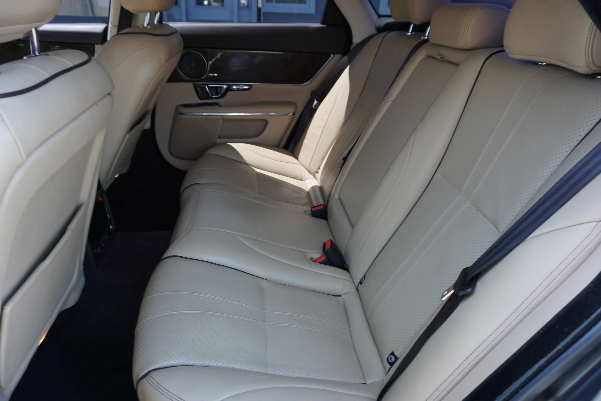 Used 2016 Jaguar XJ R-Sport RWD image 17