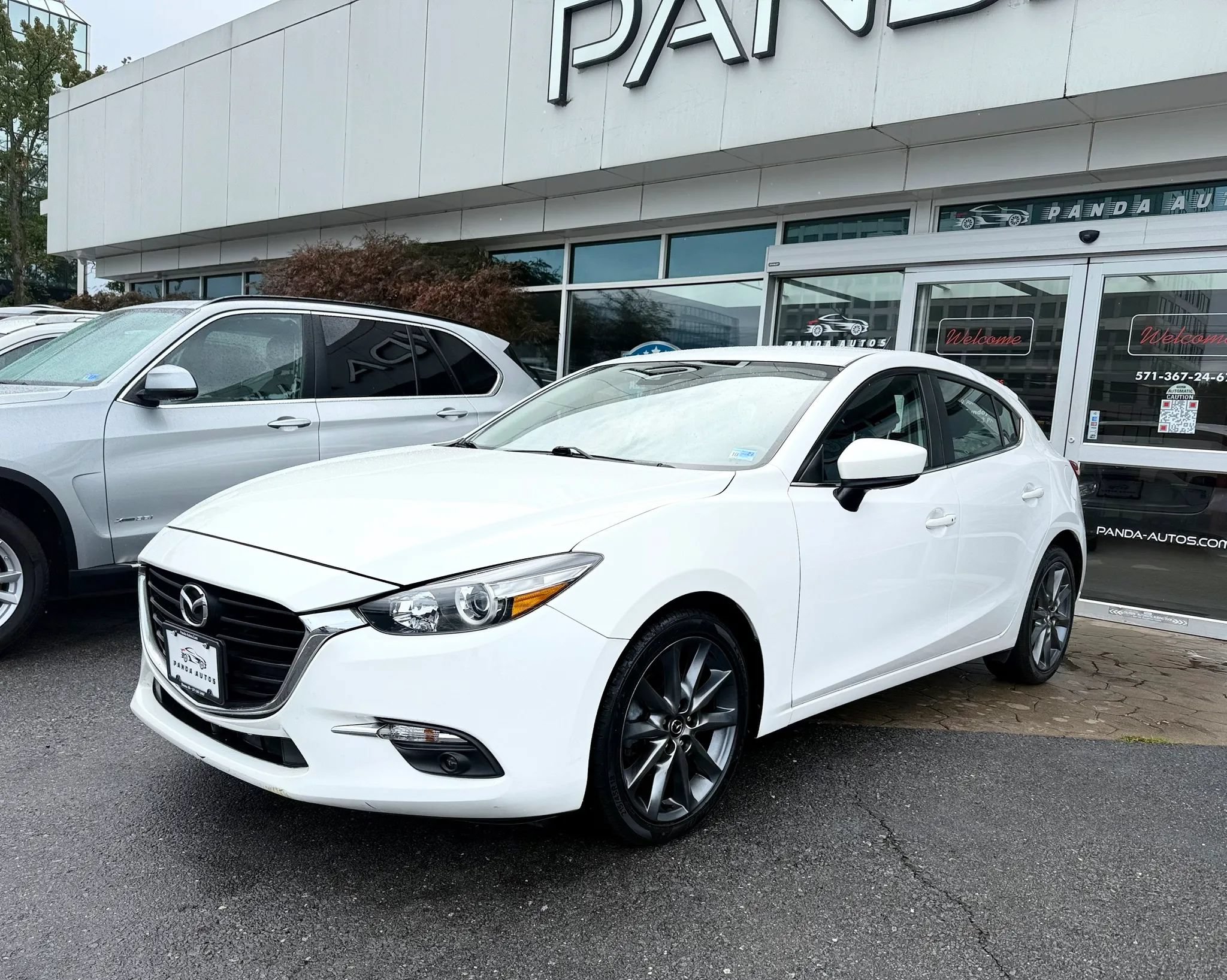 Used 2018 MAZDA MAZDA3 Touring FWD image 3
