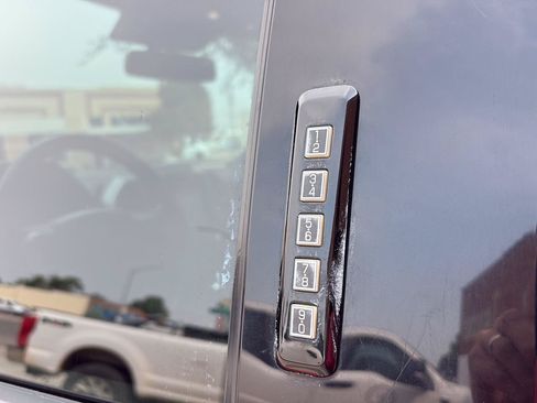 Used 2018 Ford F150 Lariat w/ Equipment Group 502A Luxury AWD/4WD image 8