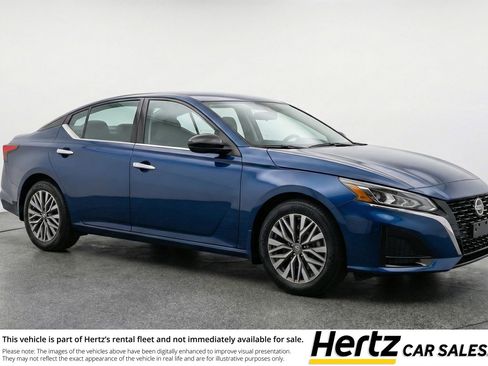 Used 2025 Nissan Altima 2.5 SV image 1