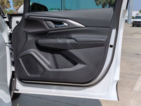 Used 2025 Chevrolet Equinox EV LT image 19