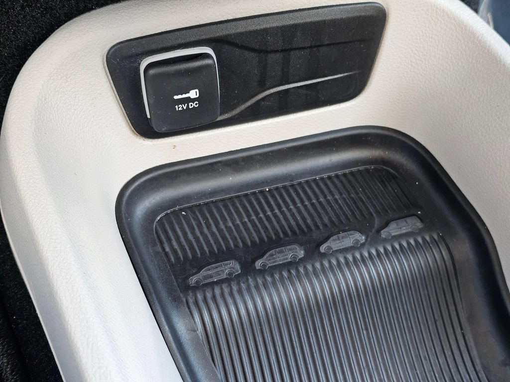 Used 2024 Chrysler Pacifica Touring-L FWD image 36