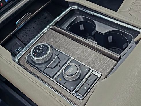 Used 2022 Ford Expedition Limited image 37