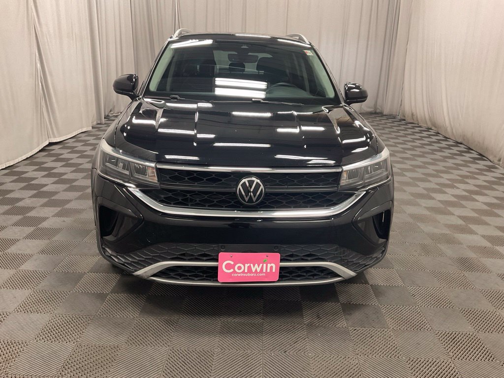 Used 2024 Volkswagen Taos SE w/ MDO Package FWD image 12