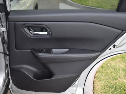 Used 2024 Nissan Rogue SV image 53