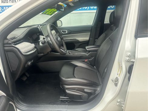 Used 2024 Jeep Compass Latitude AWD/4WD image 23