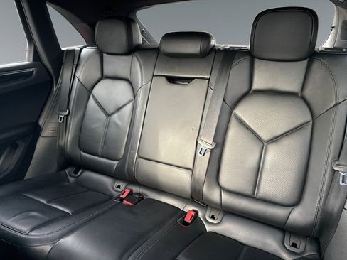 Used 2017 Porsche Macan AWD 4dr Turbo image 29