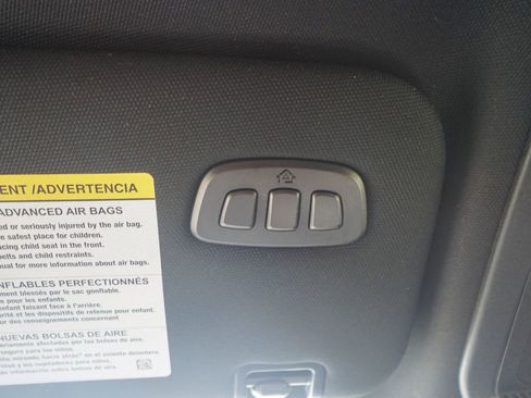 Used 2021 Ford Explorer King Ranch w/ Premium Technology Package image 31