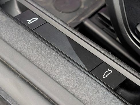 Certified 2023 Porsche 911 Carrera RWD image 27