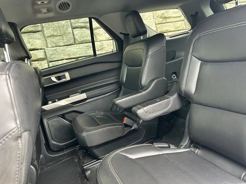 Used 2023 Ford Explorer XLT w/ Equipment Group 202A AWD/4WD image 9