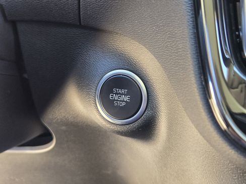 Used 2024 Volvo XC40 B5 Ultimate w/ Protection Package Premier image 32