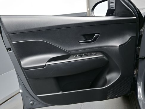 Used 2025 Hyundai Kona SE AWD/4WD image 9