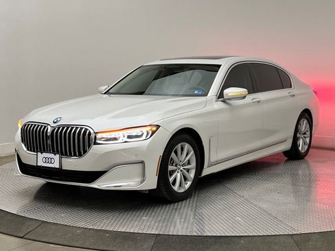 Used 2022 BMW 740i image 2