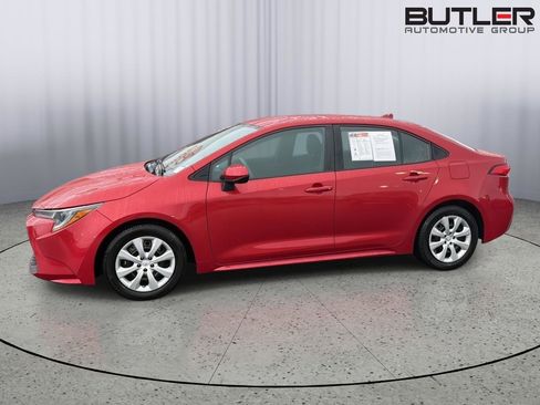 Used 2020 Toyota Corolla LE FWD image 3