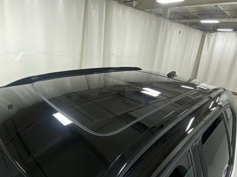 Used 2021 Volvo XC40 T5 R-Design w/ Climate Package image 6