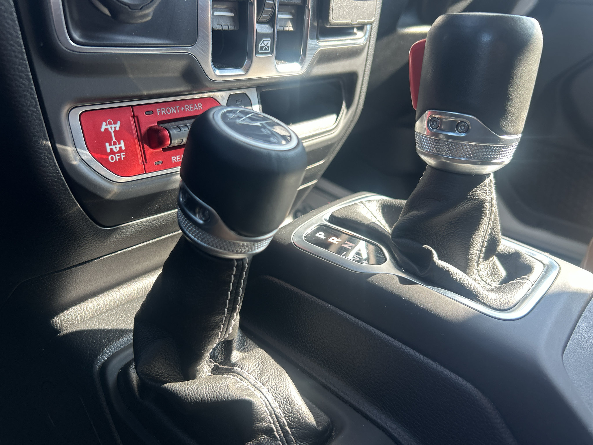Used 2022 Jeep Gladiator Rubicon w/ LED Lighting Group AWD/4WD image 23