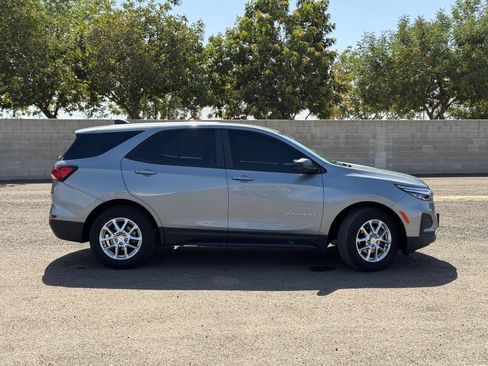 Used 2023 Chevrolet Equinox LS FWD image 2