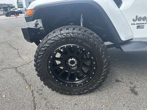 Certified 2020 Jeep Gladiator Overland image 13