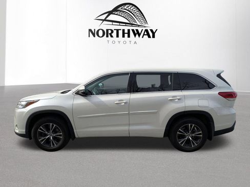 Used 2018 Toyota Highlander LE image 7