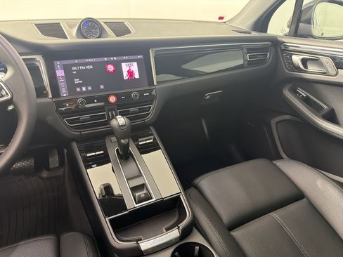 Certified 2026 Porsche Macan AWD/4WD image 29