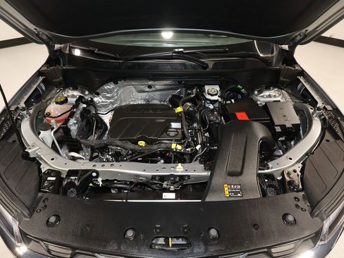 Certified 2025 Chevrolet Trax LT image 30