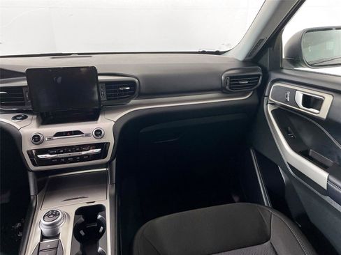 Used 2023 Ford Explorer XLT image 30