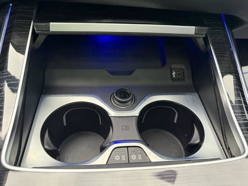 Used 2023 BMW X7 xDrive40i w/ Executive Package image 19