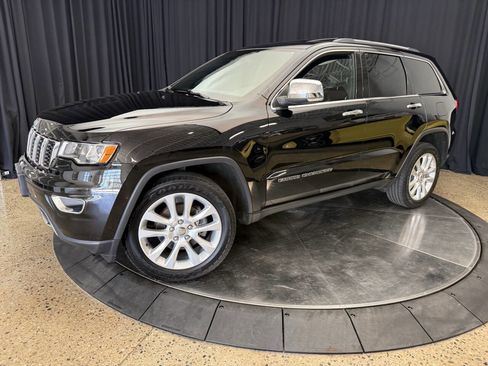 Used 2017 Jeep Grand Cherokee Limited image 3