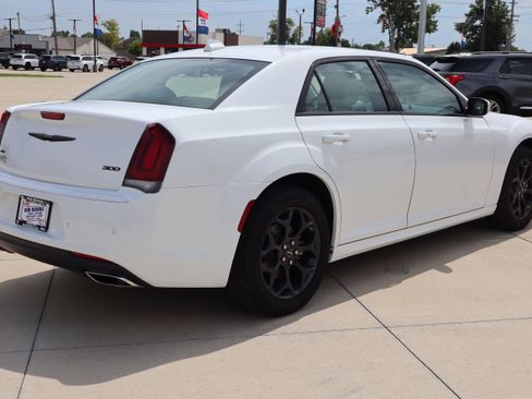 Used 2023 Chrysler 300 Touring L image 6