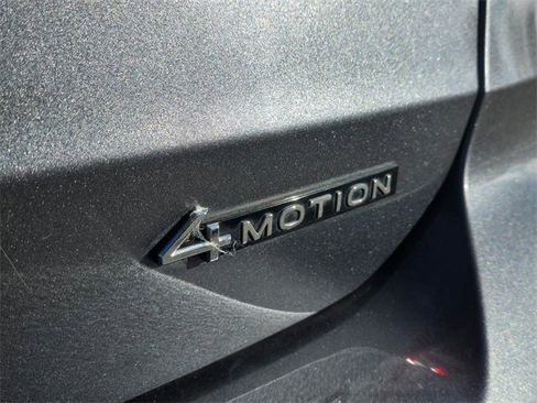 Used 2024 Volkswagen Taos SE image 6