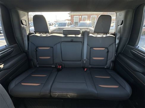 Used 2024 GMC Sierra 2500 AT4 image 21