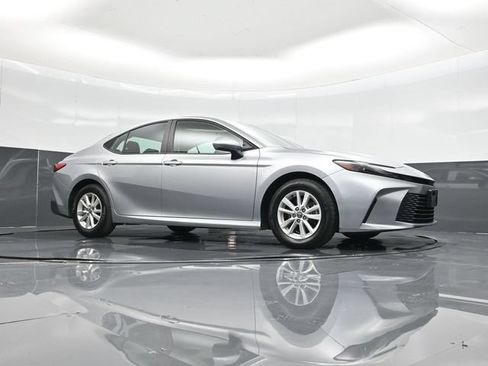 Used 2025 Toyota Camry LE FWD image 51