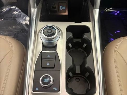 Used 2022 Ford Explorer Limited w/ Equipment Group 301A AWD/4WD image 27