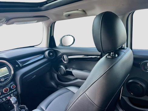 Used 2019 MINI Cooper 4-Door Hardtop FWD image 23